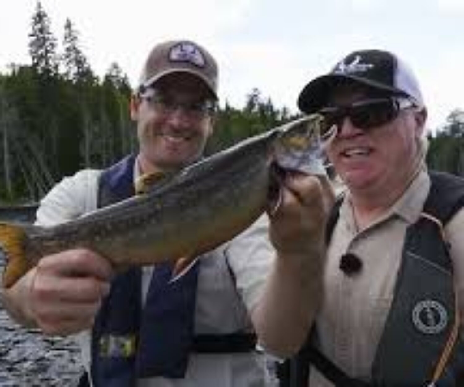 Martin Bourget et Kate Nadeau-Mercier pêche en kayak, pêche camping, truite mouchetée, sepaq St-Maurice Martin Bourget est aujourd’hui le président du groupe Aventure Chasse Pêche produisant une émission de télévision atteignant plus de 900 000 téléspectateurs hebdomadairement, en ondes une heure, dix fois par semaine, cinquante-deux semaines par année depuis plus de 35 ans.