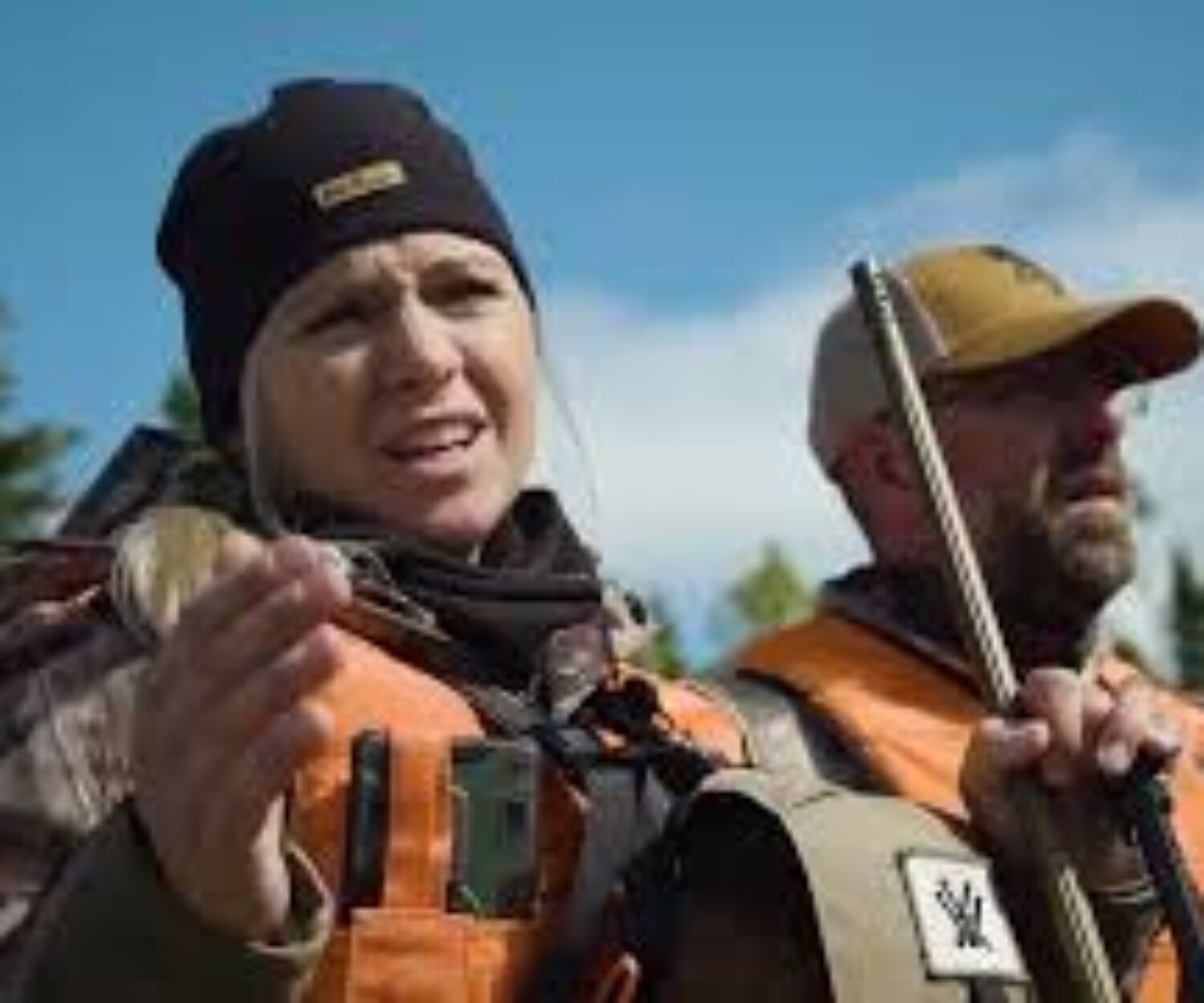 Chasse à l'orignal Pourvoirie Club Bataram Martin Bourget & Kate Nadeau Martin Bourget se fait guider par Kate Nadeau Mercier dans une chasse à l'orignal. On les suits dans la prospection pour la chasse à l'orignal, les techniques de chasse à l'orignal, le call de l'orignal, ou appel de l'orignal ainsi que le tir menant à la récolte du fameux buck!